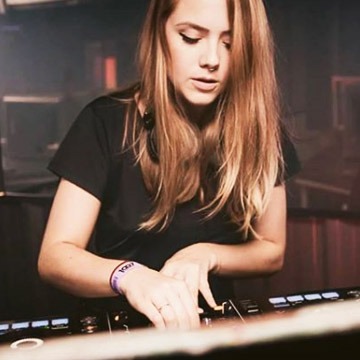 DJ Ana Herber